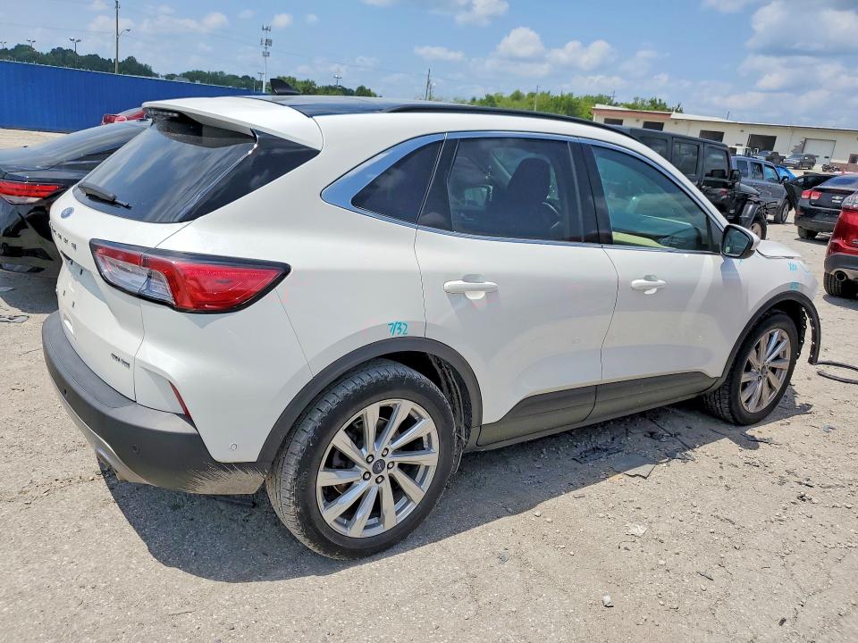 Photo 3 from auction – 2021 FORD ESCAPE with VIN 1FMCU9J97MUB16244