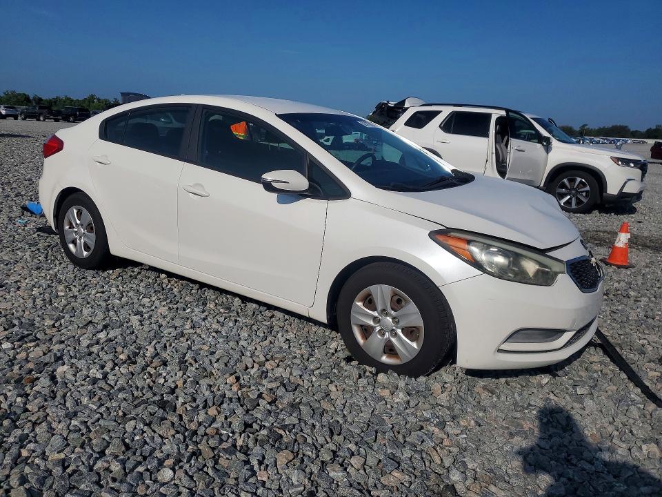 Photo 4 from auction – 2015 KIA FORTE with VIN KNAFX4A63F5330126