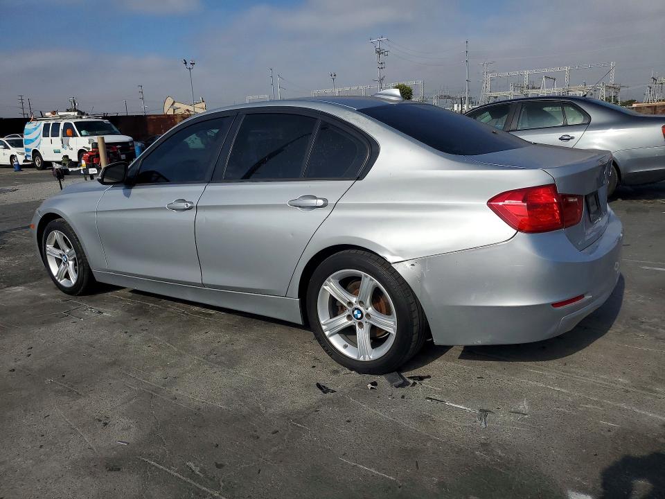 Photo 2 from auction – 2013 BMW 328 with VIN WBA3C1G53DNR44988