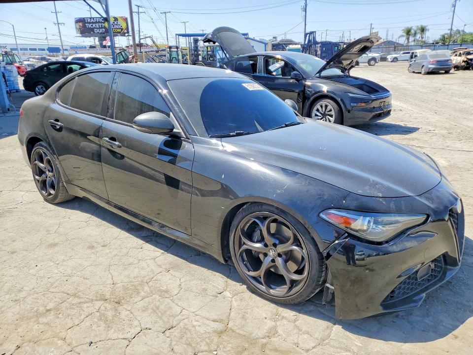 Photo 4 from auction – 2018 ALFA ROMEO GIULIA with VIN ZARFAECNXJ7596650