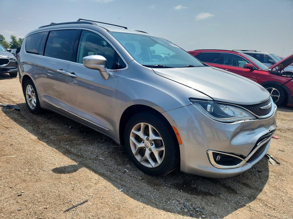 Photo 4 from auction – 2017 CHRYSLER PACIFICA with VIN 2C4RC1BG9HR668556