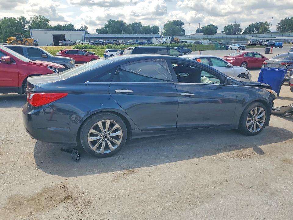 Photo 3 from auction – 2012 HYUNDAI SONATA with VIN 5NPEC4AB2CH439504
