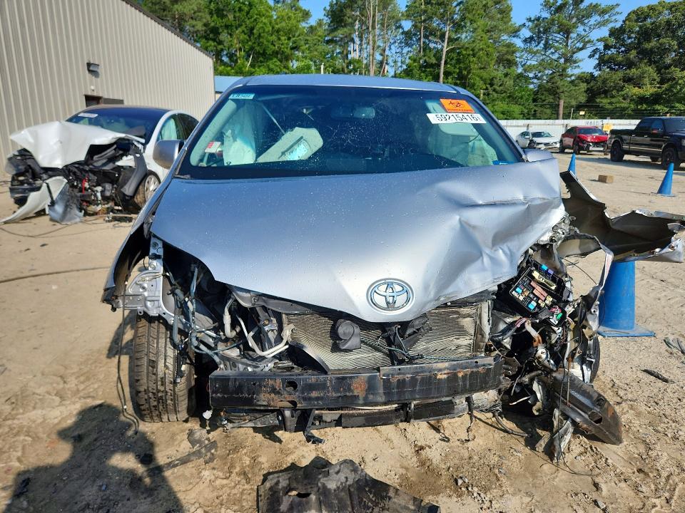 Photo 5 from auction – 2014 TOYOTA SIENNA with VIN 5TDKK3DCXES480738