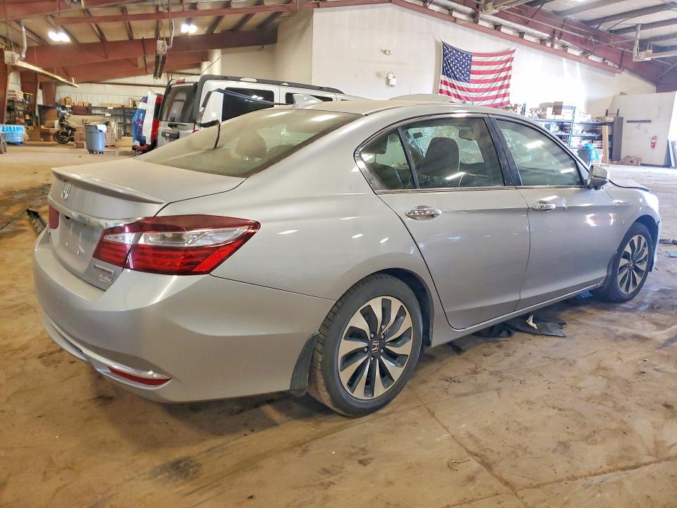 Photo 3 from auction – 2017 HONDA ACCORD with VIN JHMCR6F52HC010790