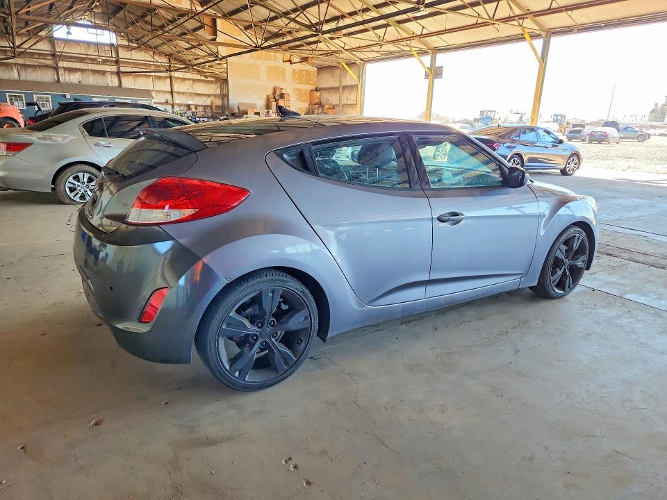 Photo 3 from auction – 2015 HYUNDAI VELOSTER with VIN KMHTC6AD8FU233453