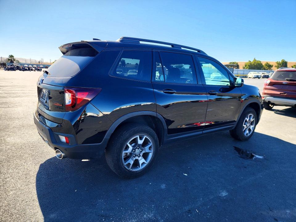 Photo 3 from auction – 2023 HONDA PASSPORT with VIN 5FNYF8H65PB034214