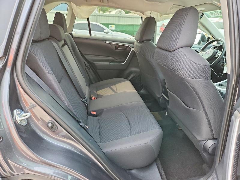 Photo 11 from auction – 2019 TOYOTA RAV4 with VIN 2T3F1RFV3KC023139