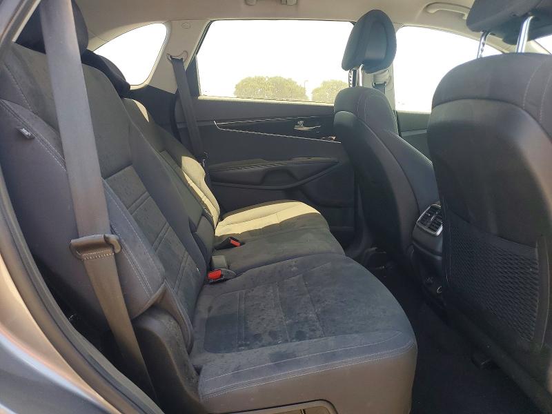Photo 11 from auction – 2016 KIA SORENTO with VIN 5XYPG4A30GG118225