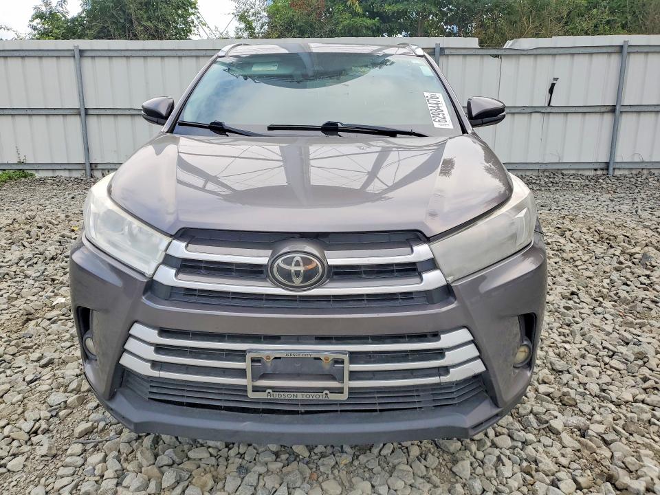 Photo 5 from auction – 2017 TOYOTA HIGHLANDER with VIN 5TDJZRFH4HS415407