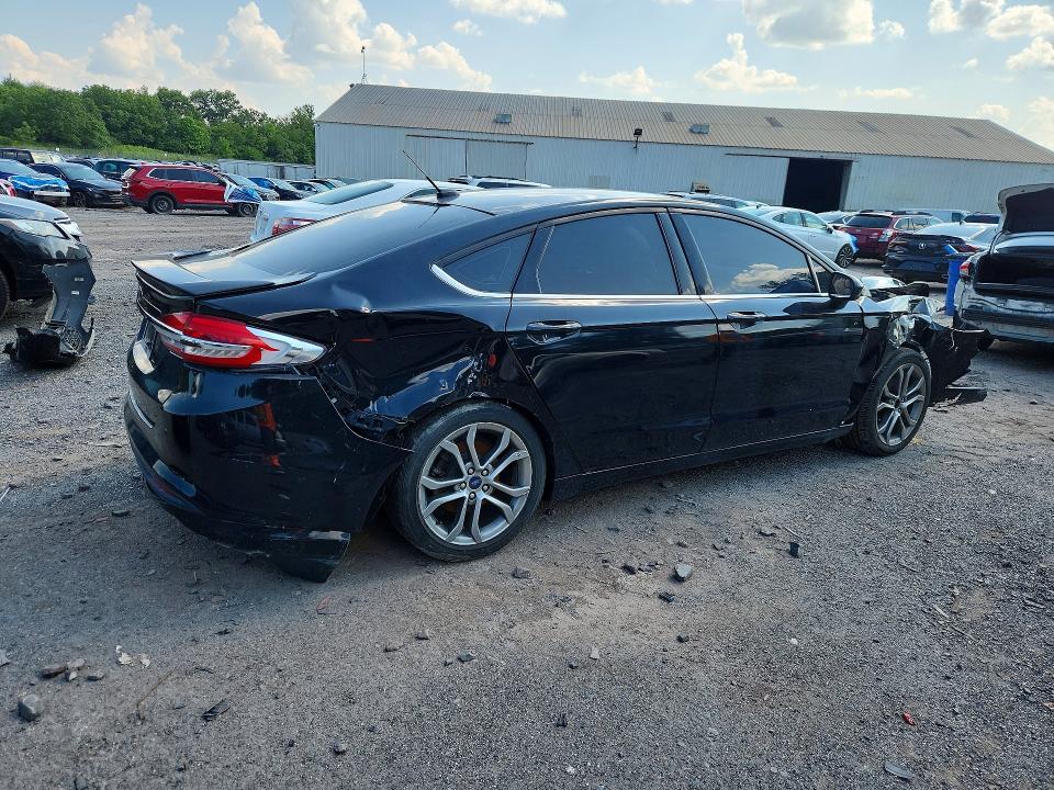 Photo 3 from auction – 2017 FORD FUSION with VIN 3FA6P0G76HR288956
