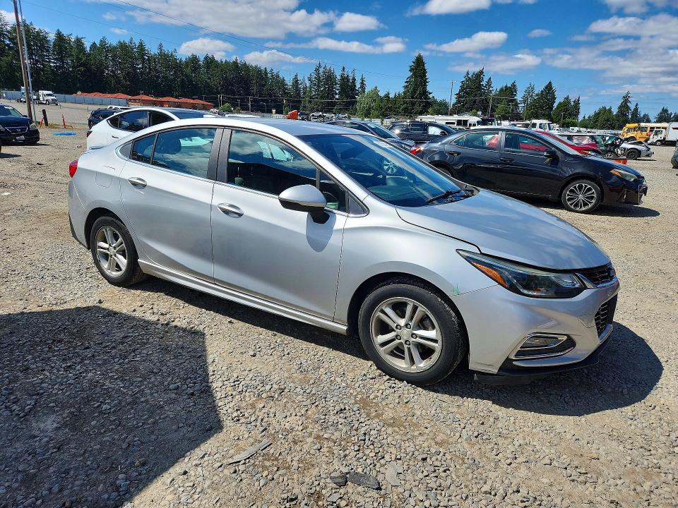 Photo 4 from auction – 2017 CHEVROLET CRUZE with VIN 1G1BE5SM4H7267628