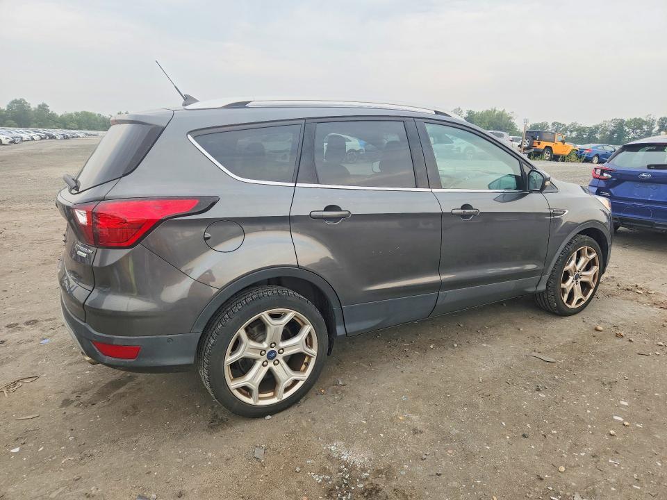 Photo 3 from auction – 2019 FORD ESCAPE with VIN 1FMCU0J91KUC46853
