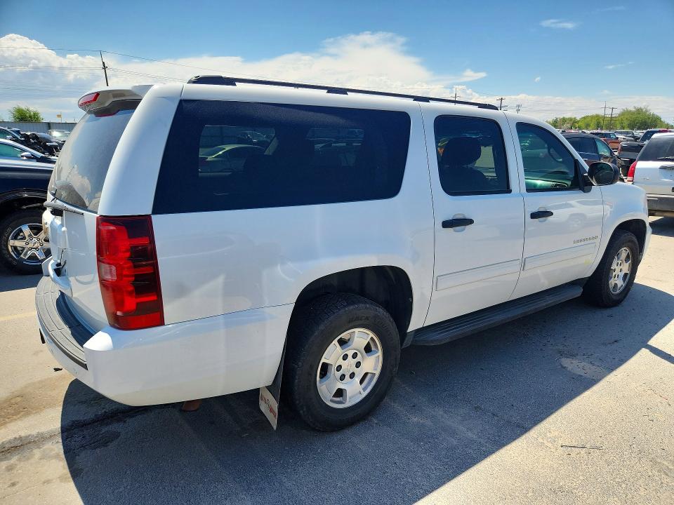 Photo 3 from auction – 2013 CHEVROLET SUBURBAN with VIN 1GNSKHE7XDR358044