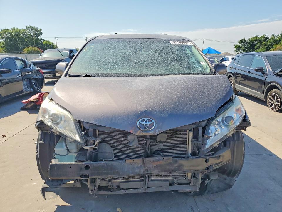 Photo 5 from auction – 2013 TOYOTA SIENNA with VIN 5TDJK3DC3DS062127