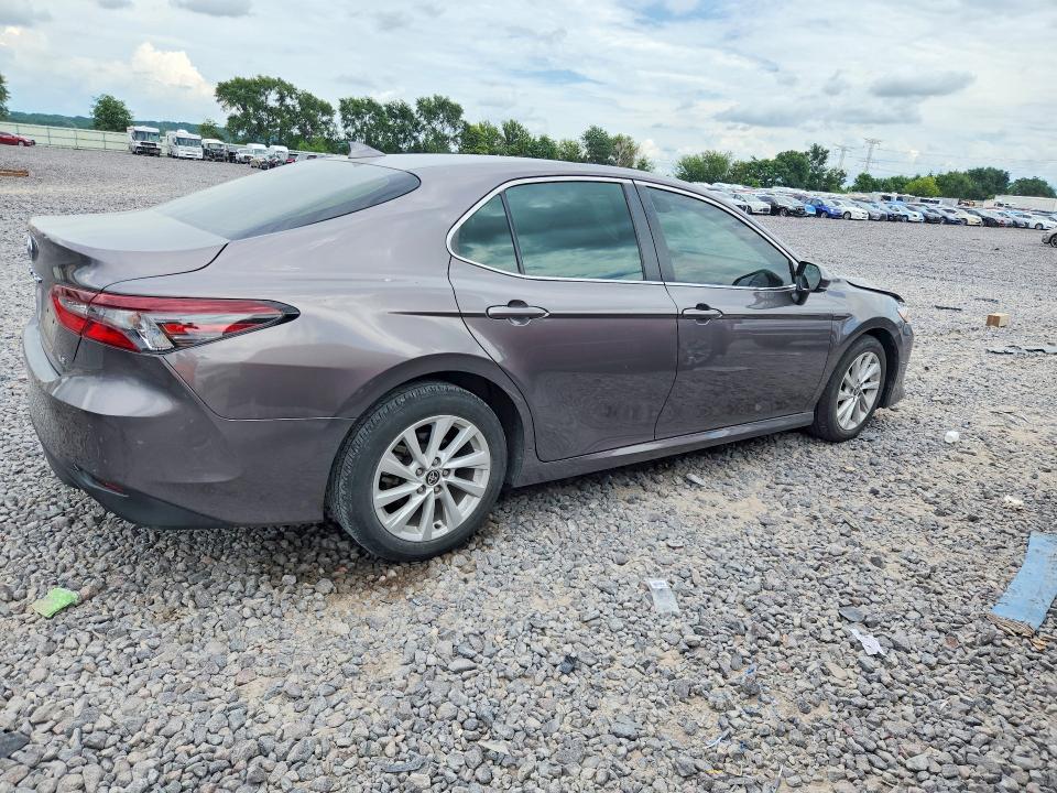 Photo 3 from auction – 2022 TOYOTA CAMRY with VIN 4T1C11AK5NU648090