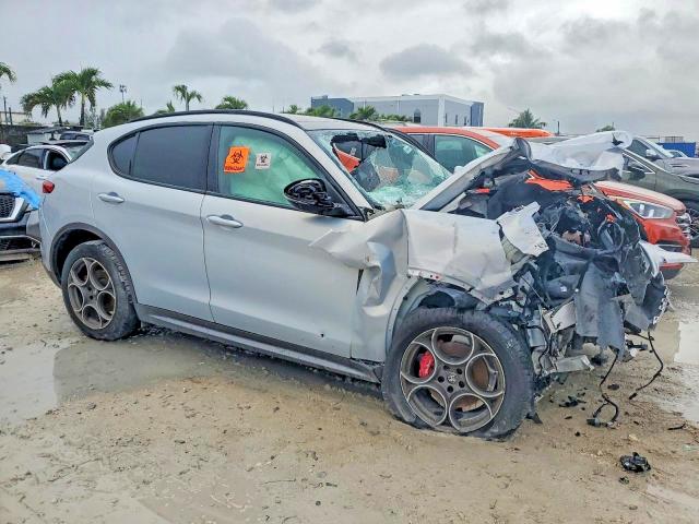 Photo 4 from auction – 2022 ALFA ROMEO STELVIO with VIN ZASPAKBN0N7D46121
