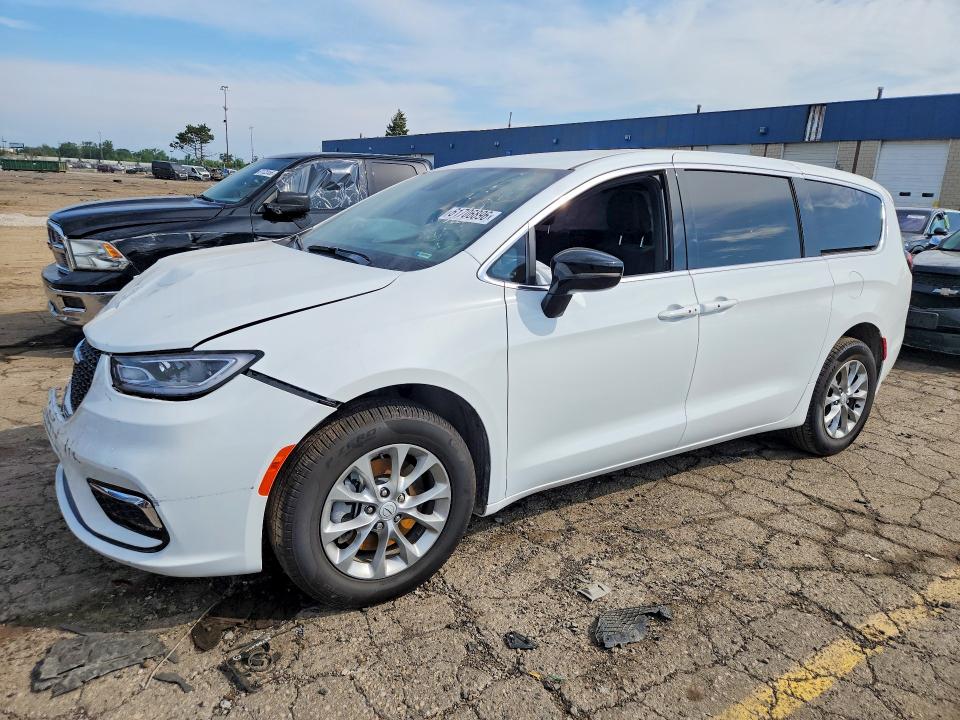 CHRYSLER PACIFICA 2026 with VIN 2C4RC3BG1TR174180 - Photo from auction
