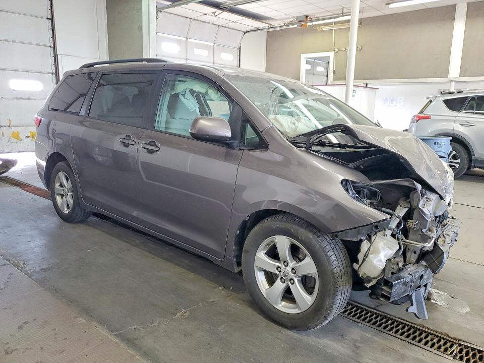 Photo 4 from auction – 2015 TOYOTA SIENNA with VIN 5TDKK3DC7FS626479