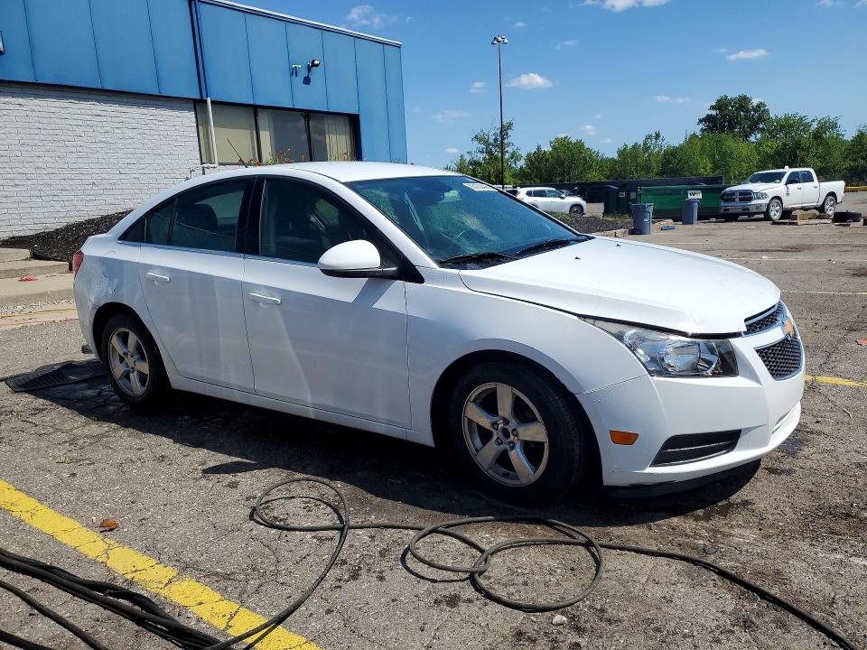 Photo 4 from auction – 2014 CHEVROLET CRUZE with VIN 1G1PC5SB3E7328733