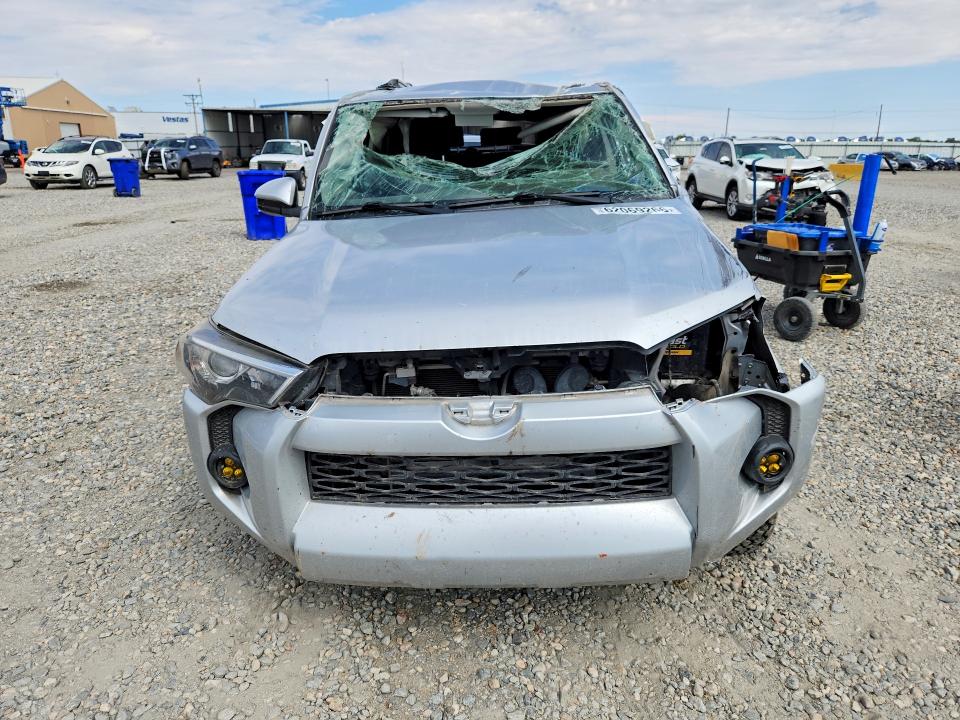 Photo 5 from auction – 2019 TOYOTA 4RUNNER with VIN JTEBU5JR7K5673604