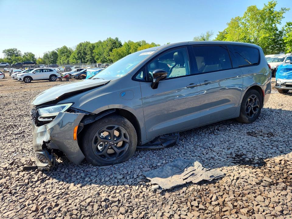 CHRYSLER PACIFICA 2023 with VIN 2C4RC1S71PR562875 - Photo from auction