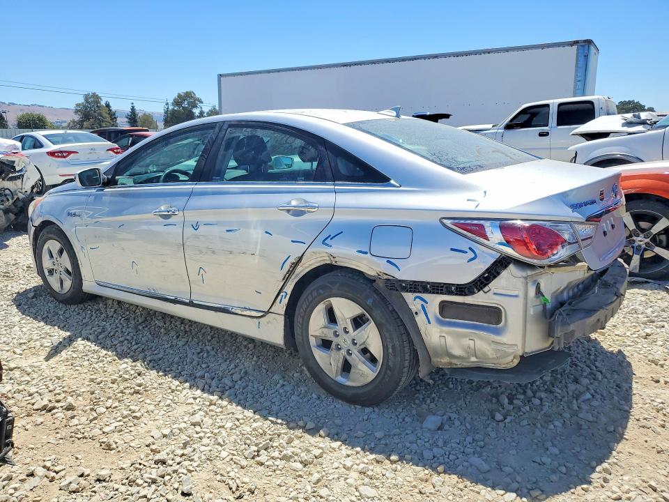 Photo 2 from auction – 2012 HYUNDAI SONATA with VIN KMHEC4A49CA026211