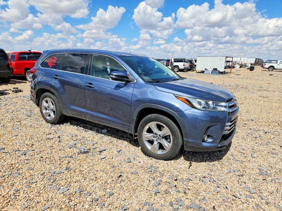 Photo 4 from auction – 2018 TOYOTA HIGHLANDER with VIN 5TDDZRFH6JS802723