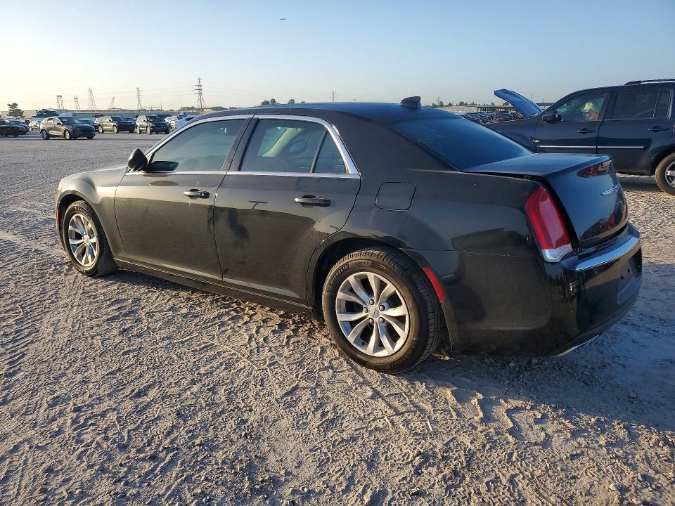 Photo 2 from auction – 2016 CHRYSLER 300 with VIN 2C3CCAAG1GH135097