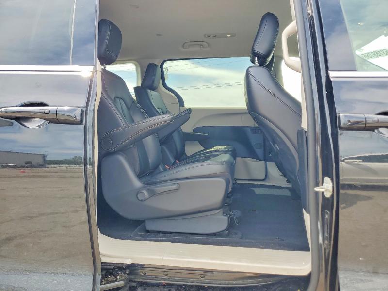 Photo 11 from auction – 2022 CHRYSLER PACIFICA with VIN 2C4RC1L74NR105733