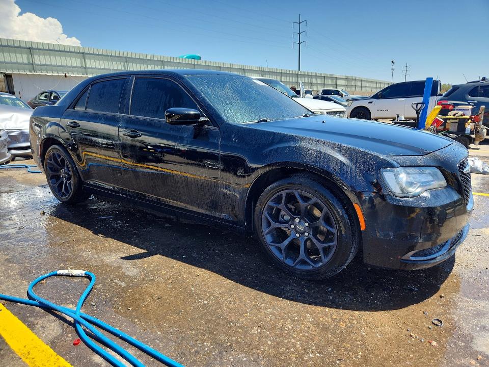 Photo 4 from auction – 2019 CHRYSLER 300 with VIN 2C3CCAAG9KH704447