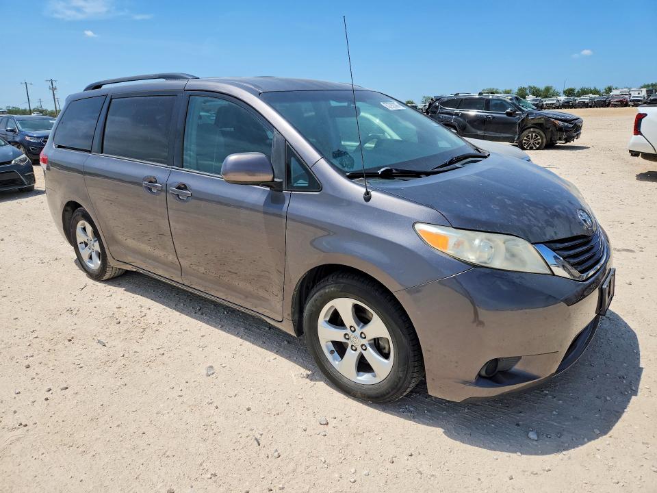 Photo 4 from auction – 2014 TOYOTA SIENNA with VIN 5TDKK3DCXES454009