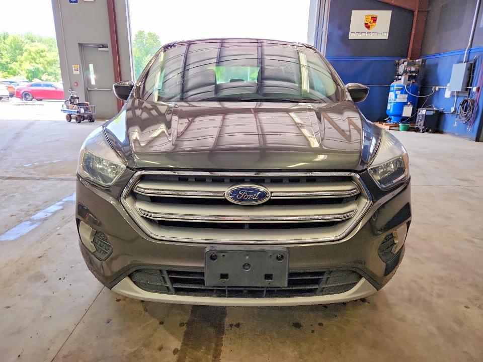 Photo 5 from auction – 2017 FORD ESCAPE with VIN 1FMCU9GDXHUC46455