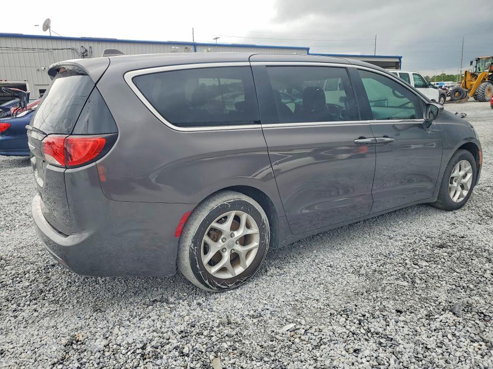 Photo 3 from auction – 2018 CHRYSLER PACIFICA with VIN 2C4RC1FG4JR126474