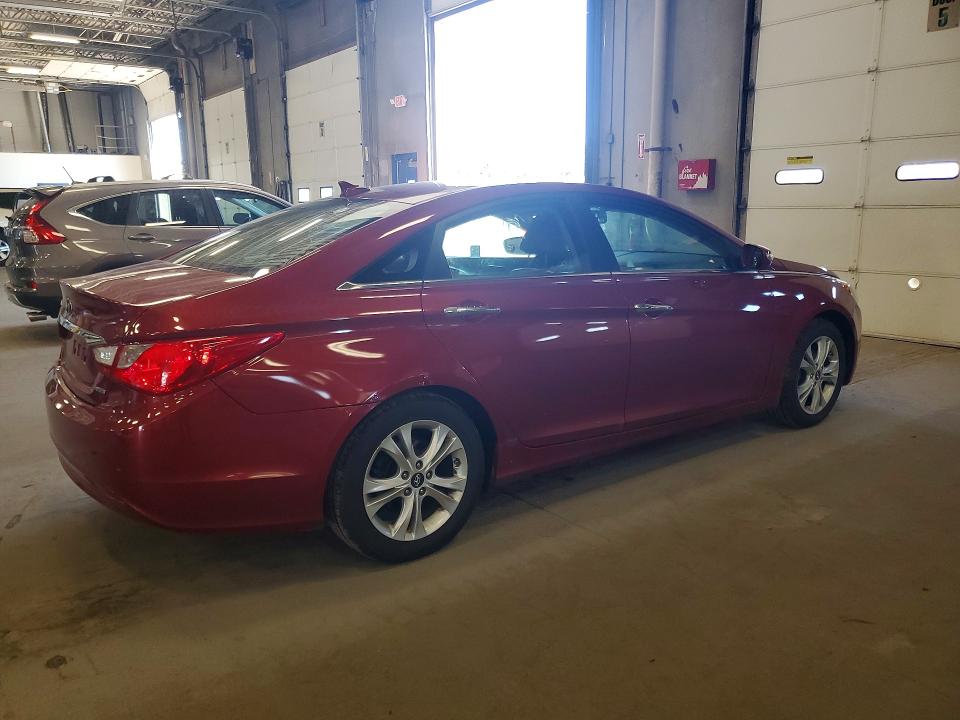 Photo 3 from auction – 2011 HYUNDAI SONATA with VIN 5NPEC4AC5BH134067