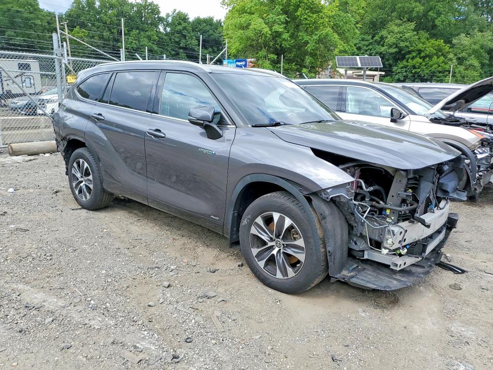 Photo 4 from auction – 2021 TOYOTA HIGHLANDER with VIN 5TDGBRCH4MS530165