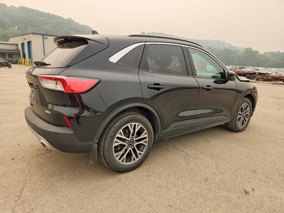 Photo 3 from auction – 2020 FORD ESCAPE with VIN 1FMCU9H66LUB47687