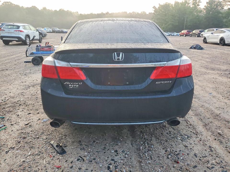 Photo 6 from auction – 2015 HONDA ACCORD with VIN 1HGCR2F50FA138210