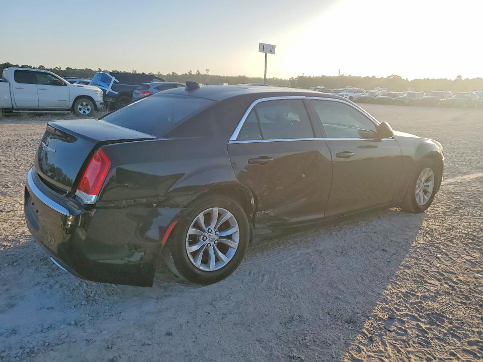 Photo 3 from auction – 2016 CHRYSLER 300 with VIN 2C3CCAAG1GH135097