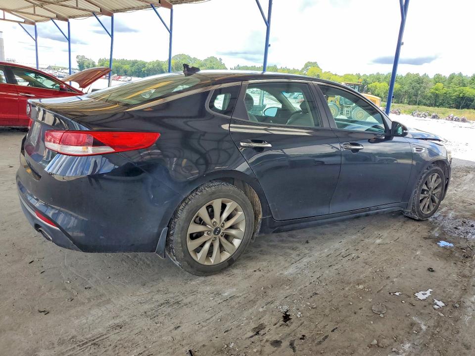 Photo 3 from auction – 2018 KIA OPTIMA with VIN 5XXGT4L33JG260265