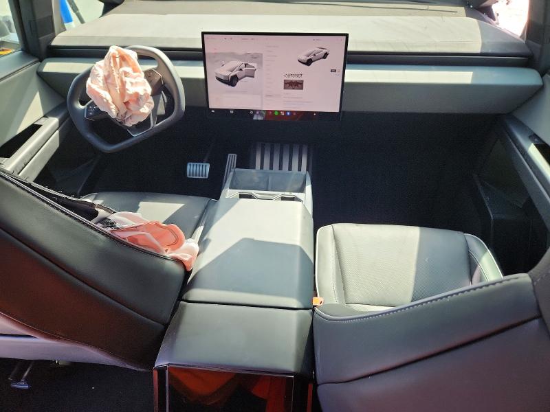 Photo 8 from auction – 2025 TESLA CYBERTRUCK with VIN 7G2CEHEEXSA062120