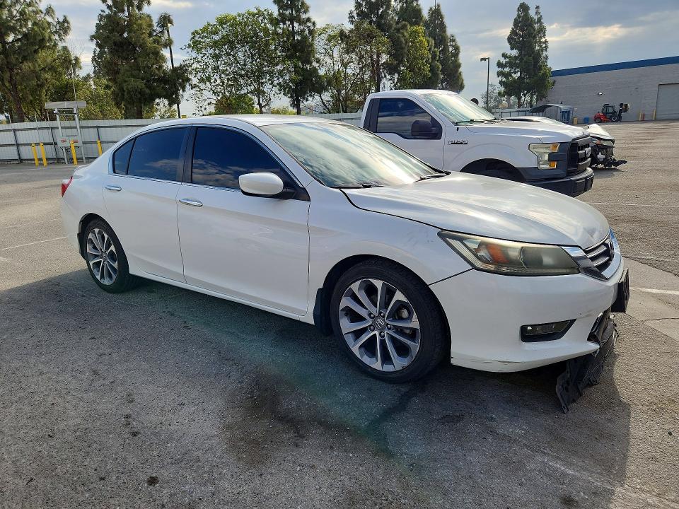 Photo 4 from auction – 2015 HONDA ACCORD with VIN 1HGCR2F53FA268000