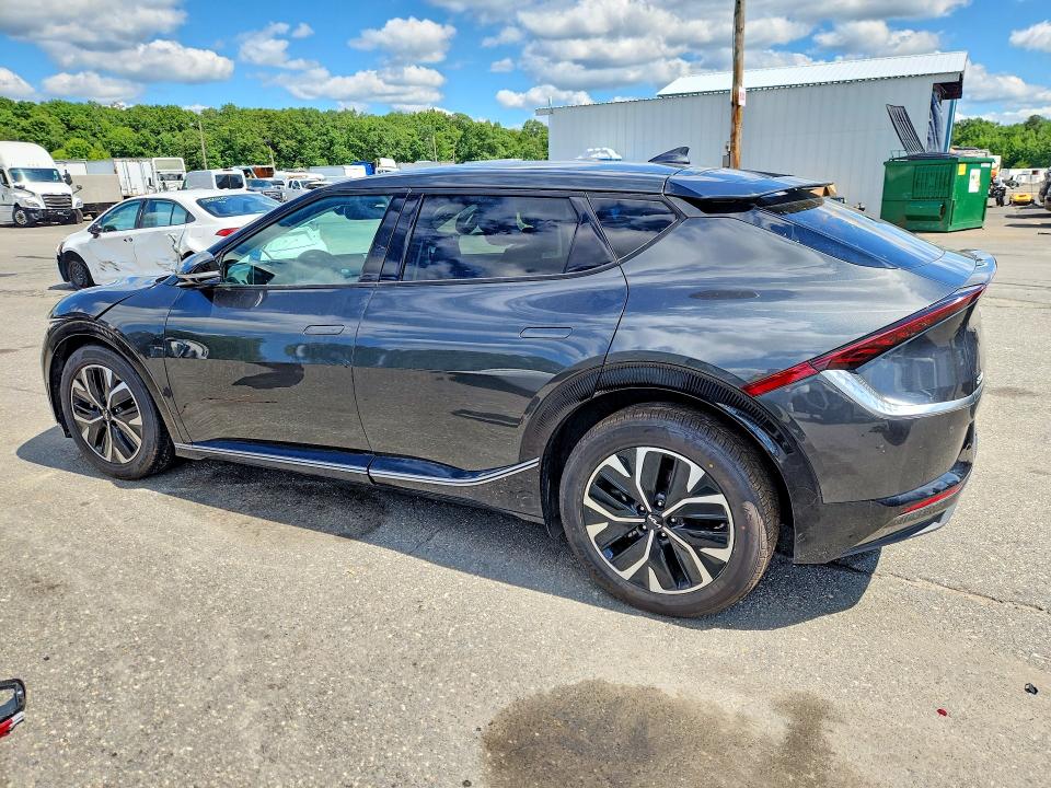 Photo 2 from auction – 2023 KIA EV6 with VIN KNDC34LA8P5128872