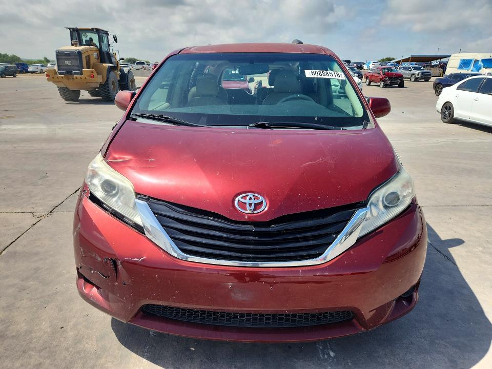 Photo 5 from auction – 2011 TOYOTA SIENNA with VIN 5TDKK3DC3BS033079