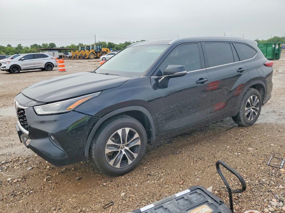 TOYOTA HIGHLANDER 2021 with VIN 5TDGZRAH1MS039907 - Photo from auction