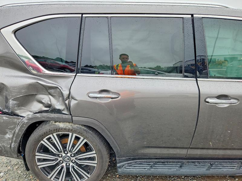 Photo 11 from auction – 2024 LEXUS LX 600 with VIN JTJGB7CX4R4040286