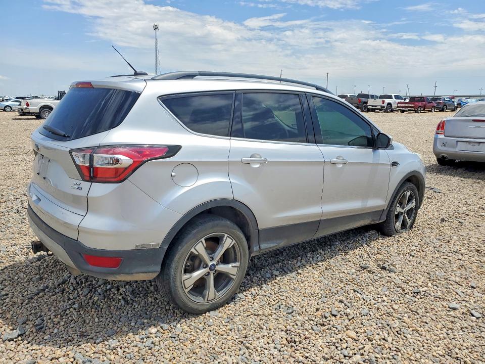 Photo 3 from auction – 2017 FORD ESCAPE with VIN 1FMCU9G99HUB53602