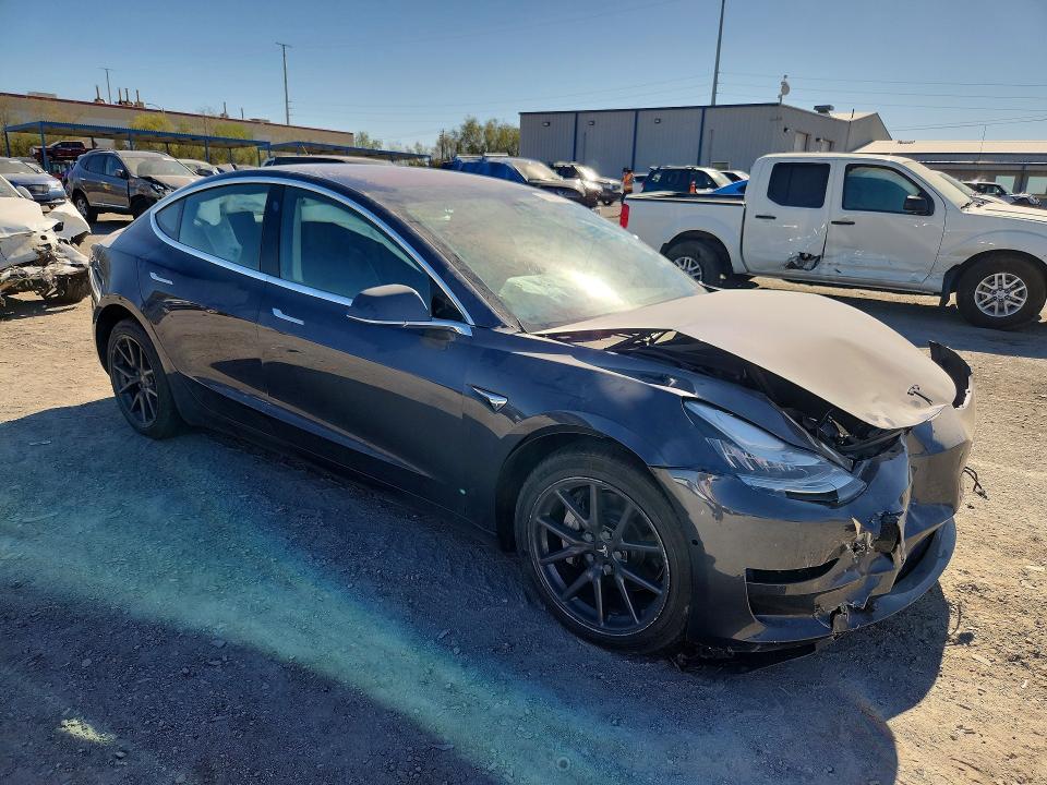Снимка 4 от търг – 2018 TESLA MODEL 3 с VIN 5YJ3E1EB1JF104160