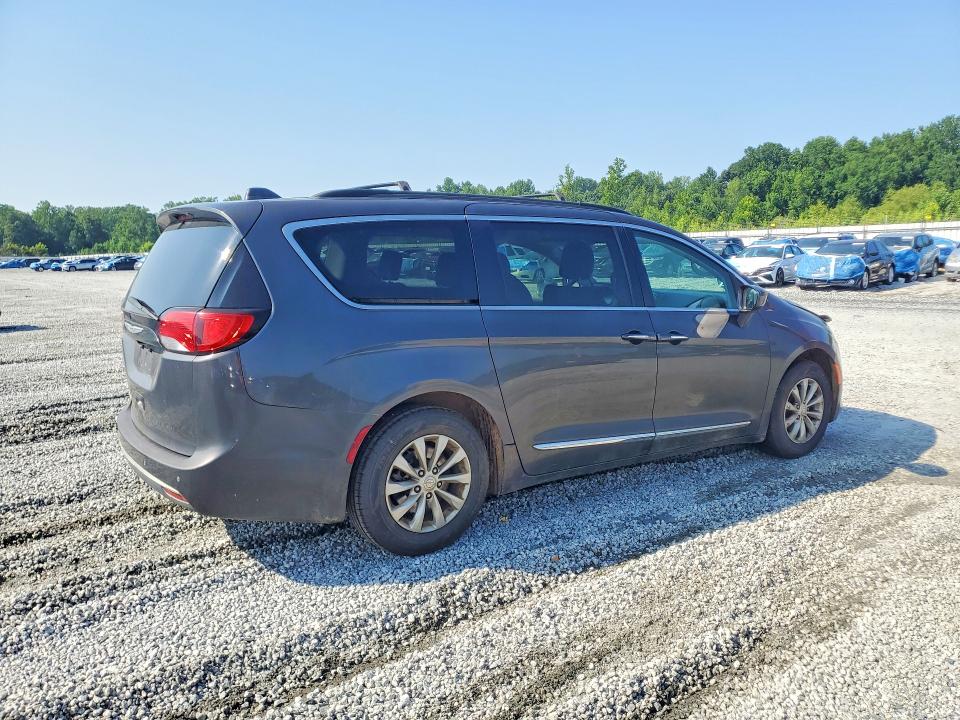 Photo 3 from auction – 2017 CHRYSLER PACIFICA with VIN 2C4RC1BG3HR506681