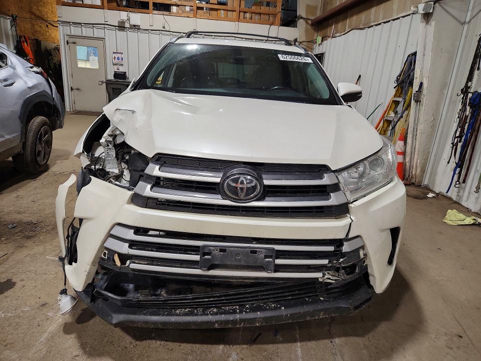 Photo 5 from auction – 2019 TOYOTA HIGHLANDER with VIN 5TDJZRFH9KS599332