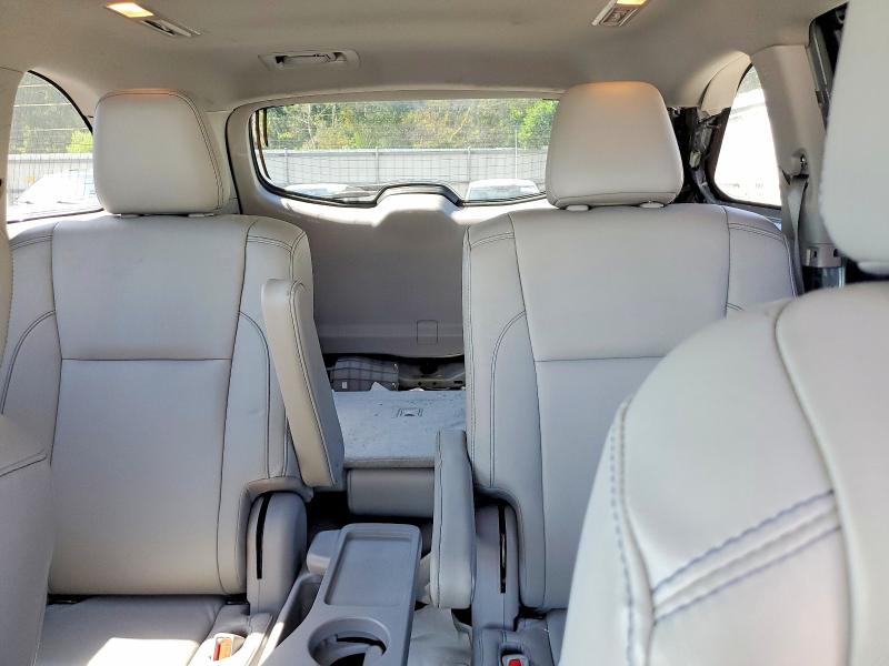 Photo 10 from auction – 2018 TOYOTA HIGHLANDER with VIN 5TDKZRFH9JS527338